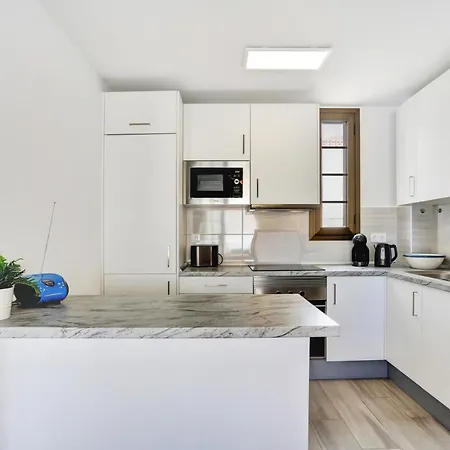 Apartment Golden Sand, Heated Pool, Air Con, Bbq
