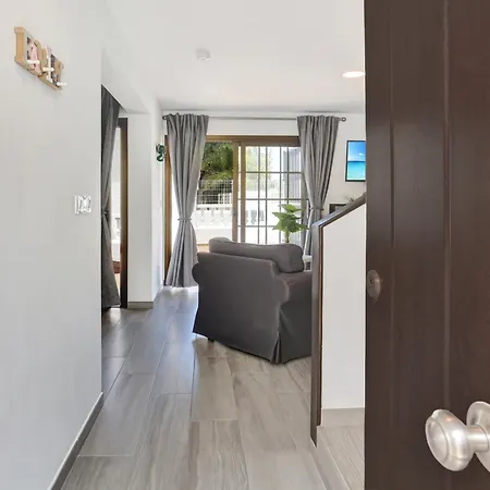 Appartement Golden Sand, Heated Pool, Air Con, Bbq *